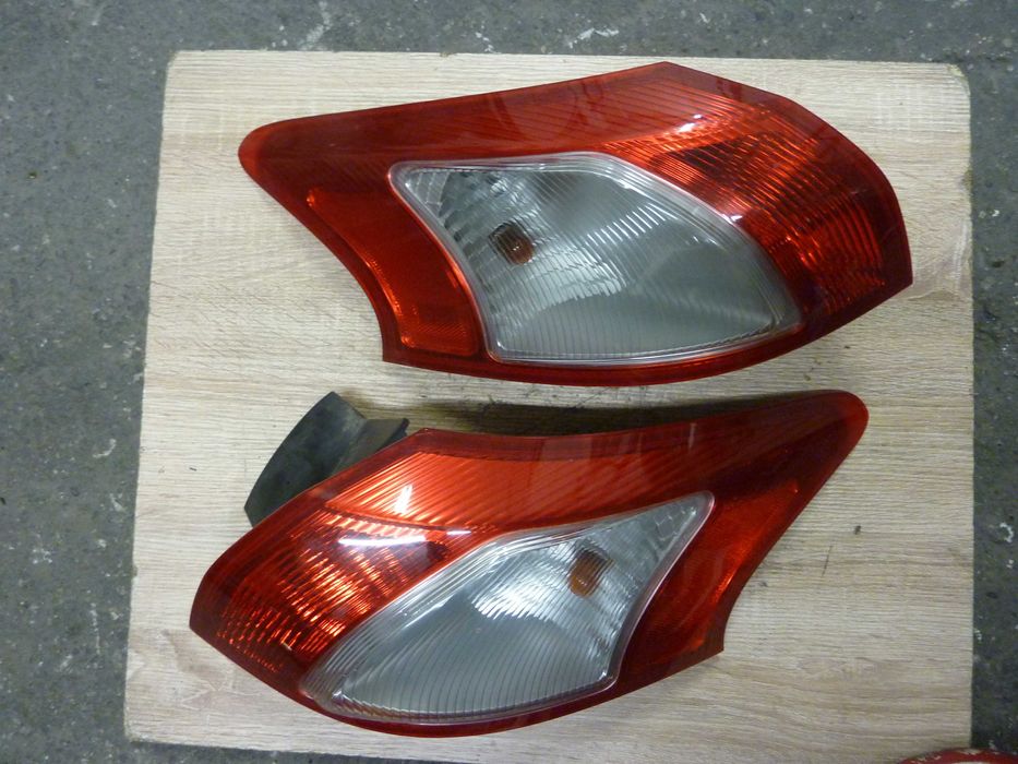 MITSUBISHI LANCER VIII 1,8 HB lampa tylna prawa lewa tył oryginał 220-87977
