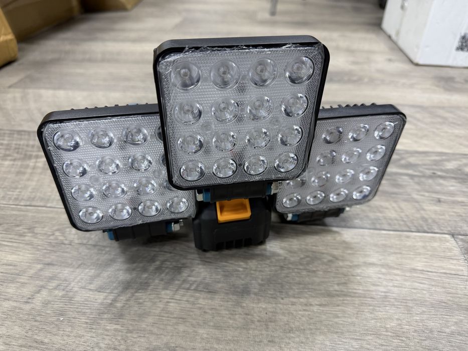 Акумуляторний LED прожектор 2 USB порти потужний ліхтар на Макіта