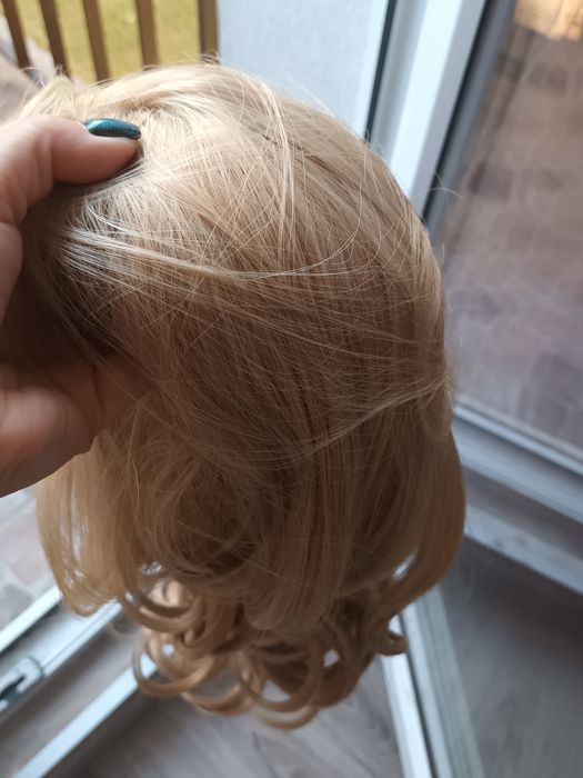 Długa peruka blond pasemka