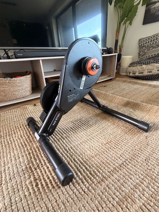 Rolo de Treino de Bicicleta D100 com "Zwift Cog and Click"