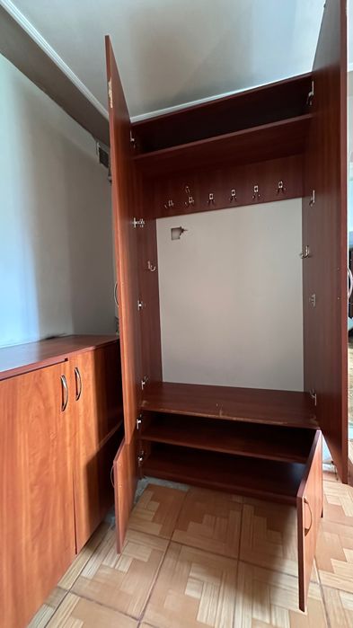 Продам прихожу .