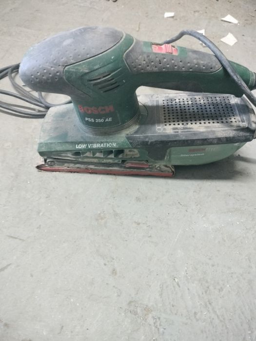 Szlifierka oscylacyjna Bosch PSS 250 AE