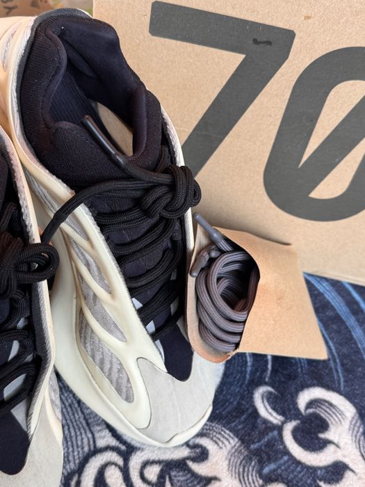 Adidas yeeze 700 v3 Azael