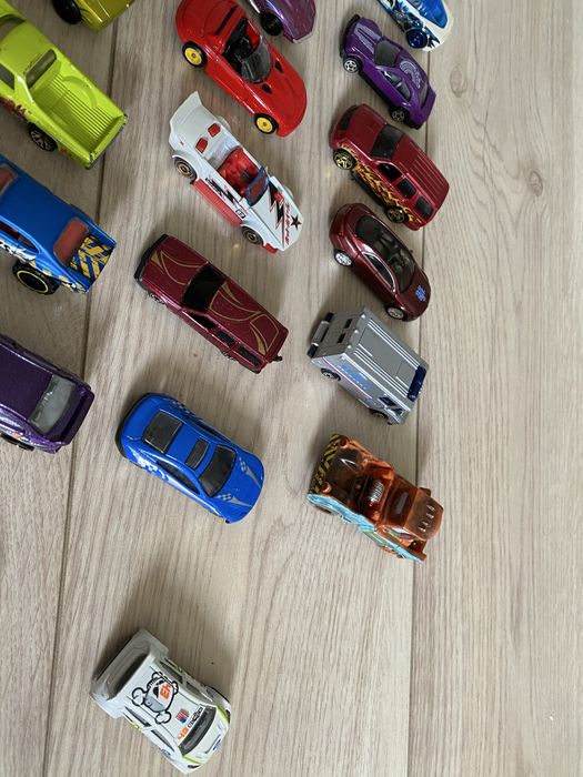 Лот 30 машинок Hot Wheels Disney Pixar Cars Lightning McQueen Mater die-cast