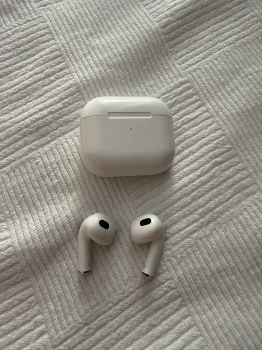 AirPods 3.