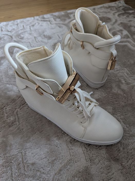 Buty na koturnie z kłódka 41 nowe