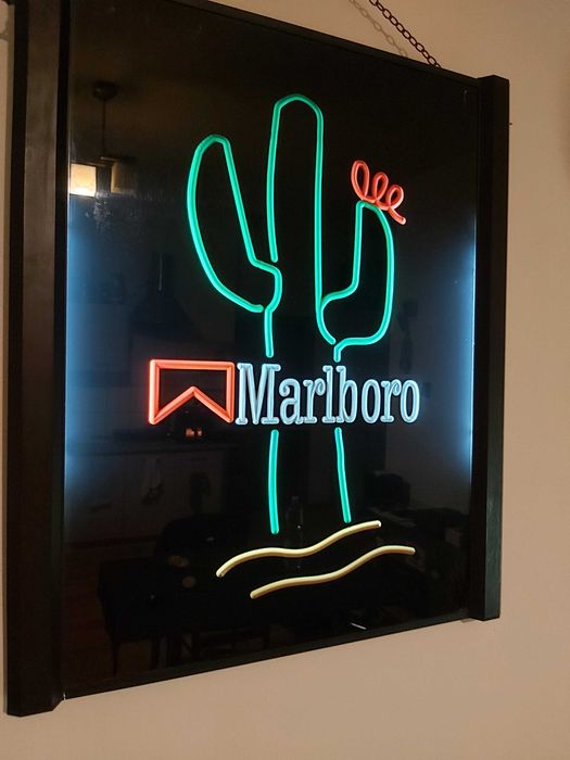 Neon Marlboro kaktus