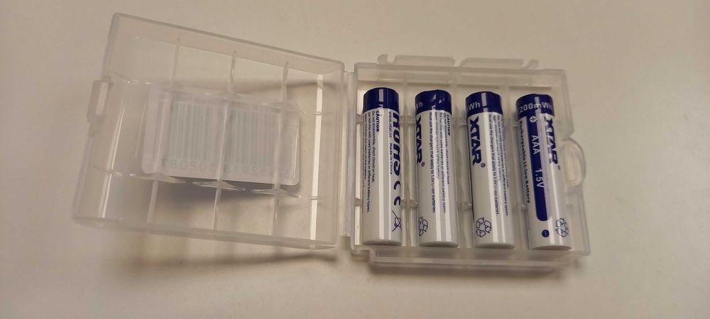 Akumulatory Xtar AAA/R03 1,5V Li-ion (4 szt.) z ładowarką
