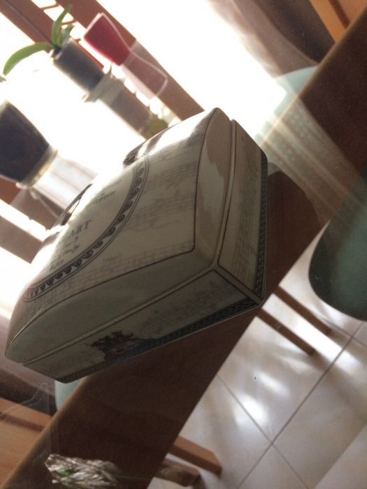 Conjunto Cinzeiro e Charuteiro em porcelana SPAL -Música.