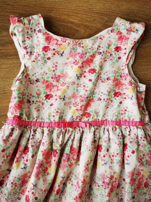 Elegancka sukienka w kwiaty young dimension rozmiar 6-7 lat 116-122 cm
