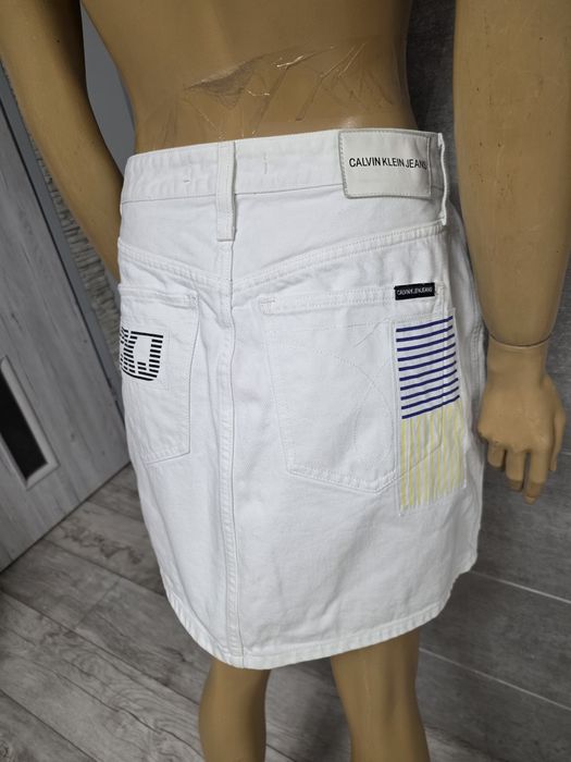 Calvin Klein biała spódnica jeansowa z napisami rozmiar 29
