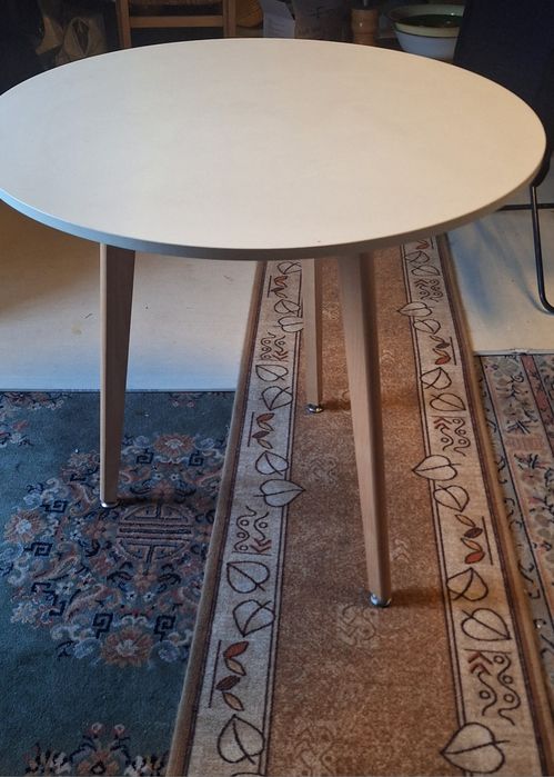 Okrągły stół do jadalni