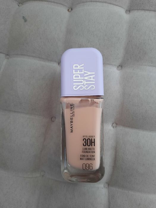 Тональна основа Maybelline