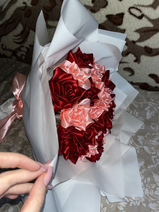 букет троянд з атласу