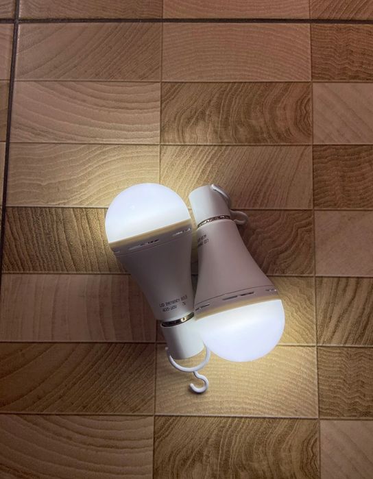 Енергозберігаюча лампа на гачку e27 акумулятор 9 Вт