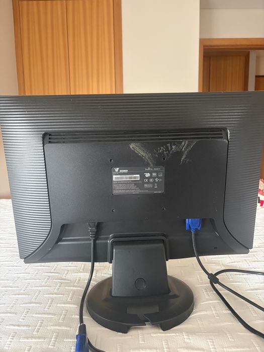 Monitor V7 D22W11 — 22 polegadas447347240773898241