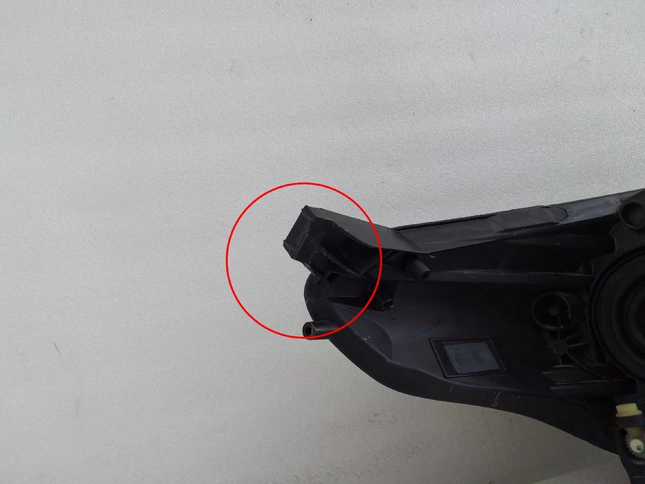 Ótica / farol esquerda FORD Ka+