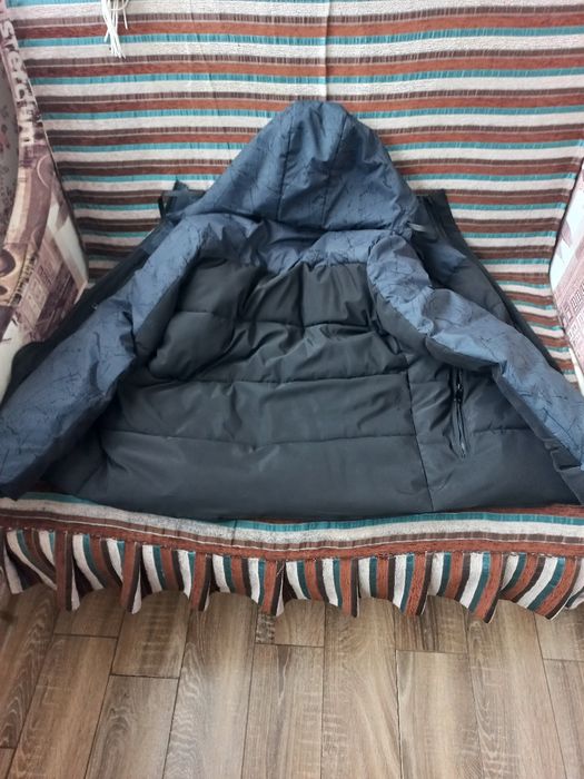 Куртка. Зимова. Нова.