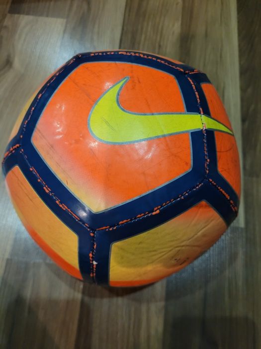 Piłka to Nike Premier League Pitch