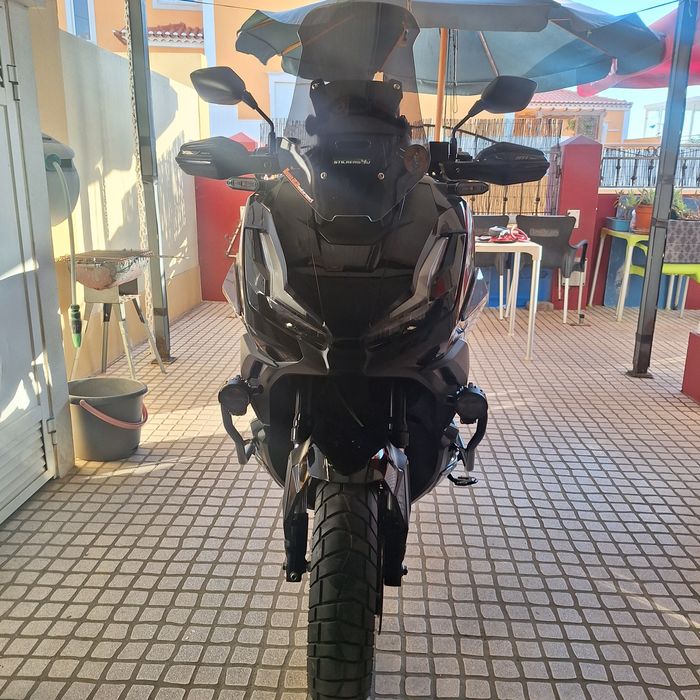 Honda adv350 ( Como Nova)
