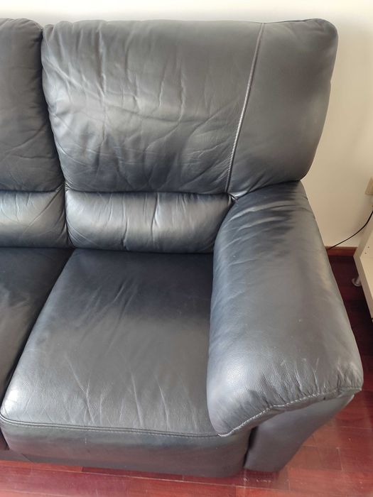 Sofá em pele preto 3 lugares