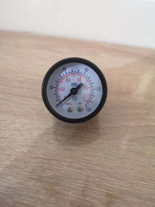 Манометр новый 10bar 1/8"