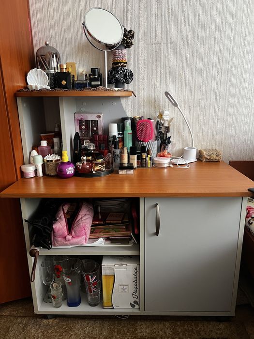 Продам стол, для косметики , для чого угодно