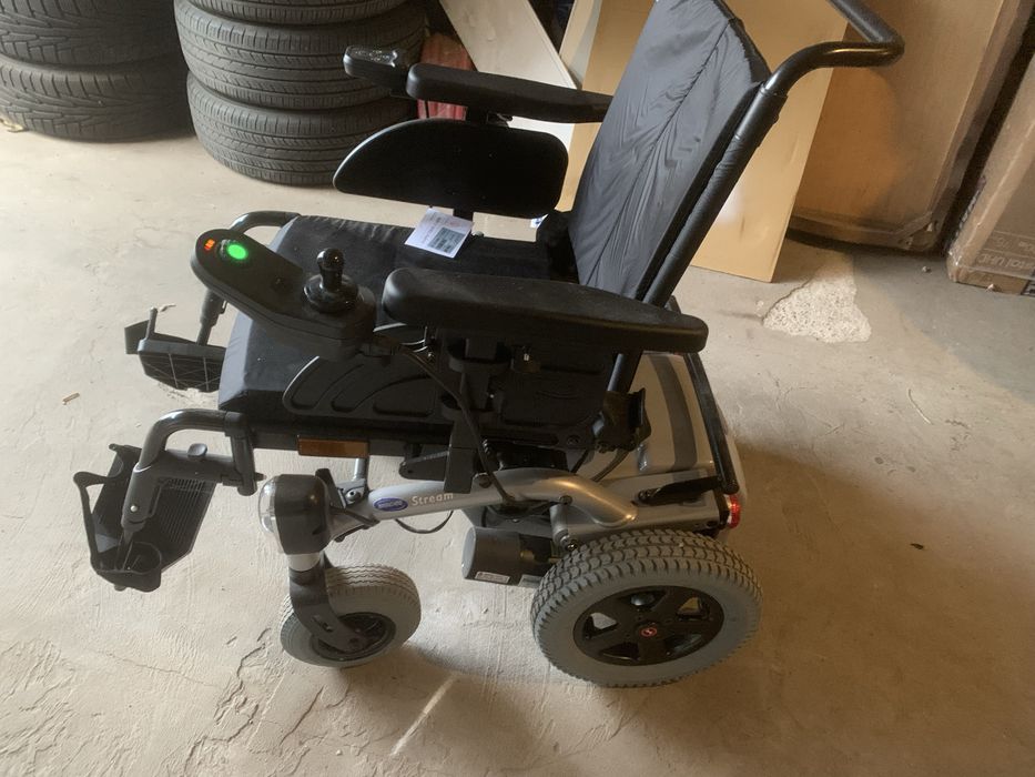 Продам кресло-коляску с электроприводом Stream