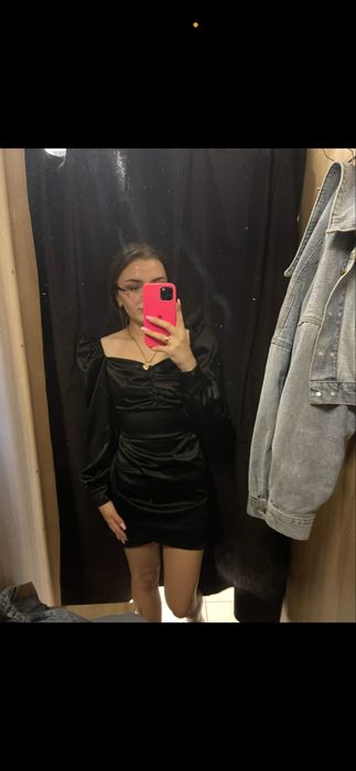 Чорна атласна сукня, міні