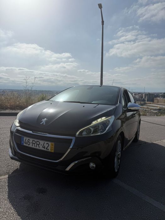 Peugeot 208 — fotografia 2