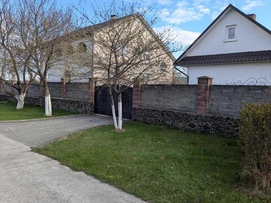 Продам будинок в м.Вараш