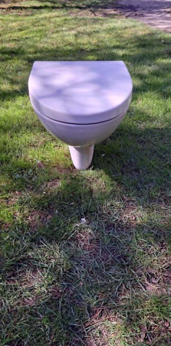Toaleta WC biala