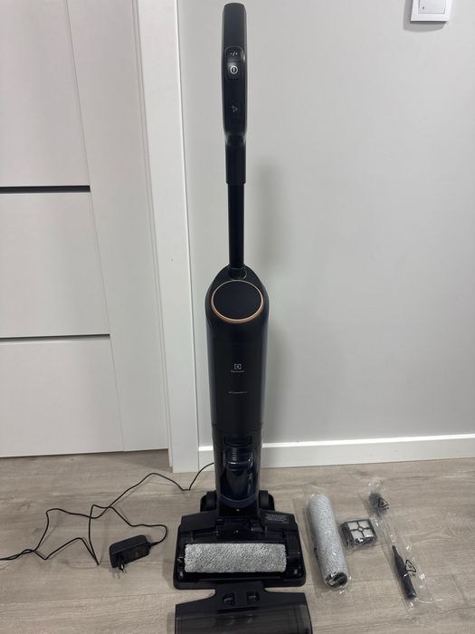 Odkurzacz ELECTROLUX EW81U3DB Aqua Ultimate 800