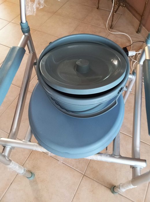 Cadeira WC e Banho Alumínio Seminovo