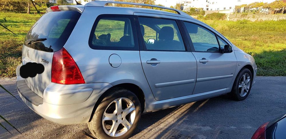 Peugeot 307 SW – 5 lugares (averbada a 7)