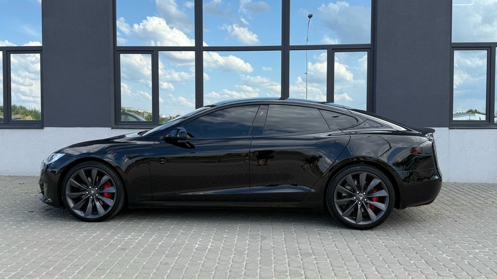 Tesla Model S 2019
