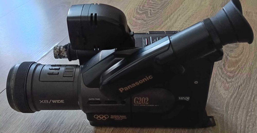 Японська відеокамера Panasonic NV-G202B