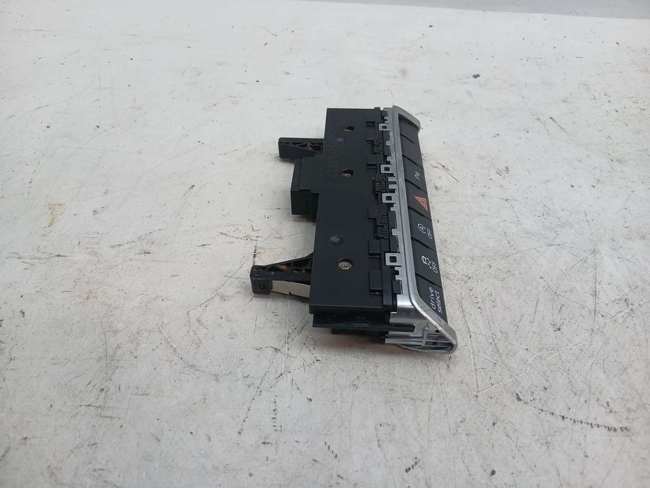 Botão / interruptor 4 piscas AUDI Q3 (F3B)