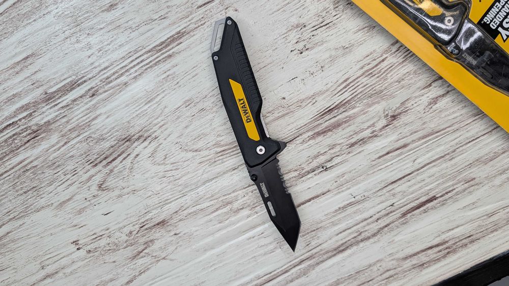 Ніж складний DeWalt DWHT10910