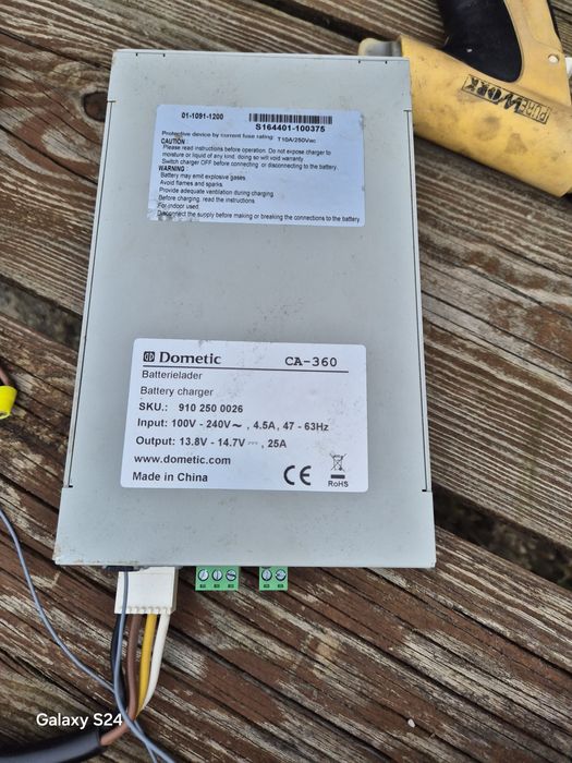 Ładowarka do akumulatorów Dometic CA-360