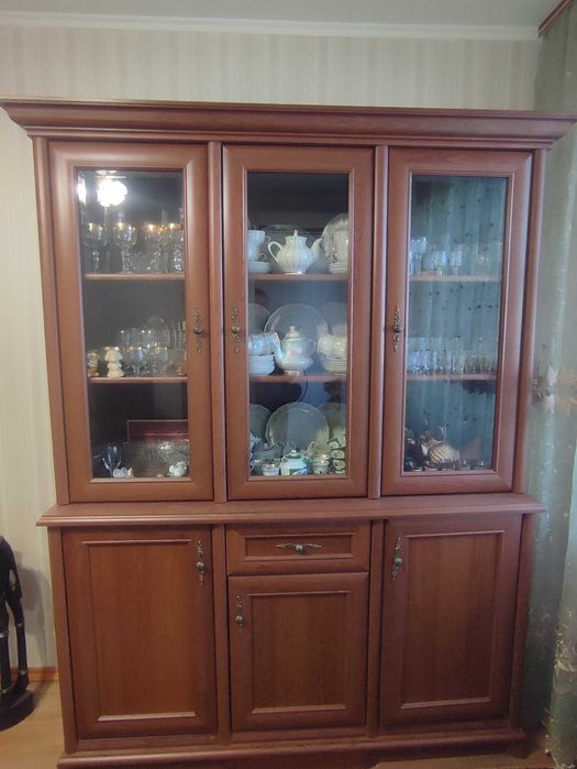 Сервант з тумбою під телевізор