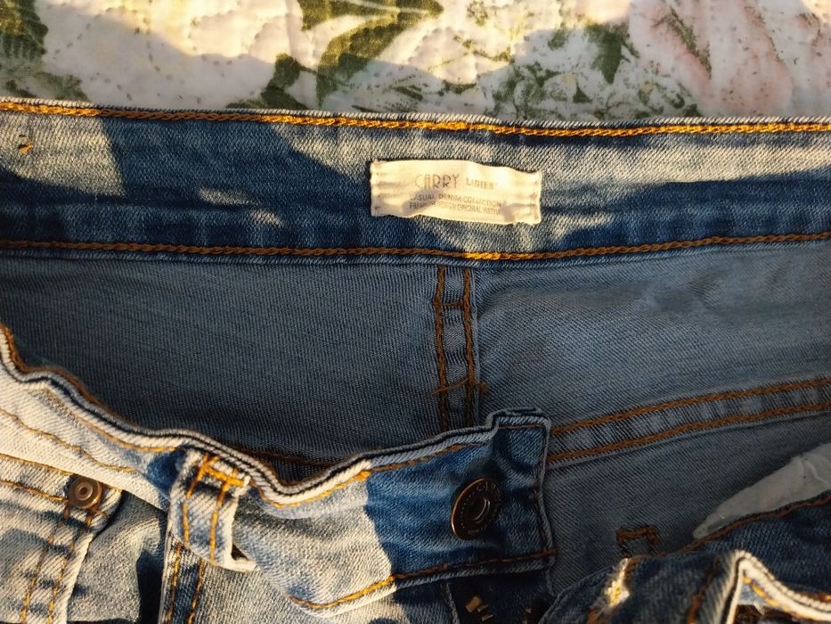 Jeansy spodnie damskie Carry 38