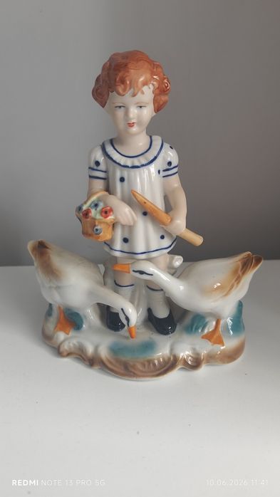 Figurka Gęsiareczka z Fabryki Porcelany w Rununi