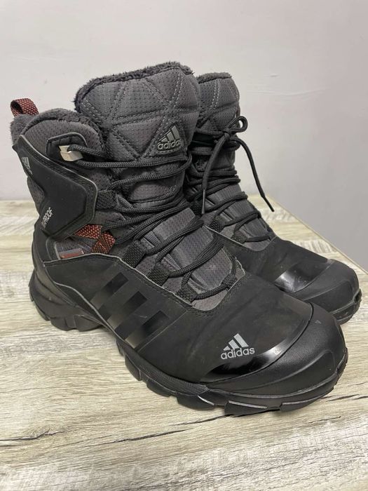 Продам зимові капці адідас