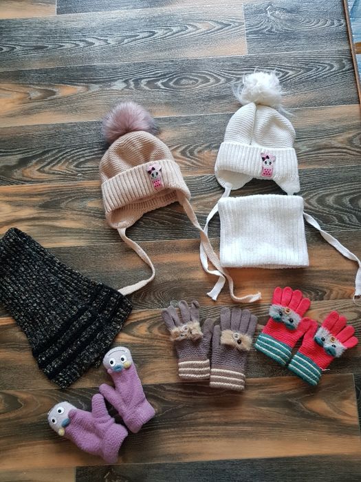 Зимняя шапка 2 шт,хомут, зимние перчатки 1пара и 2 пары деми, шарф