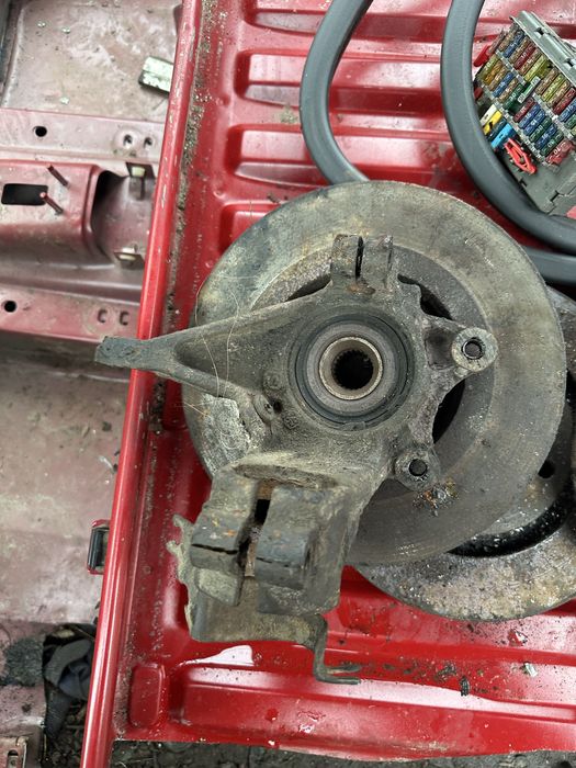 Ступица цапфа поворотный кулак ситроен берлинго пежо партнер СТО