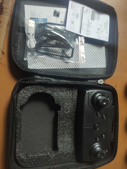 Квадрокоптер дрон E88 Pro c камерой HD новый.