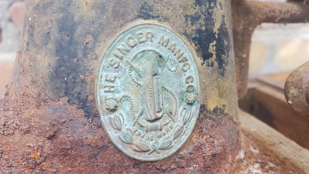 Швейна машина Singer