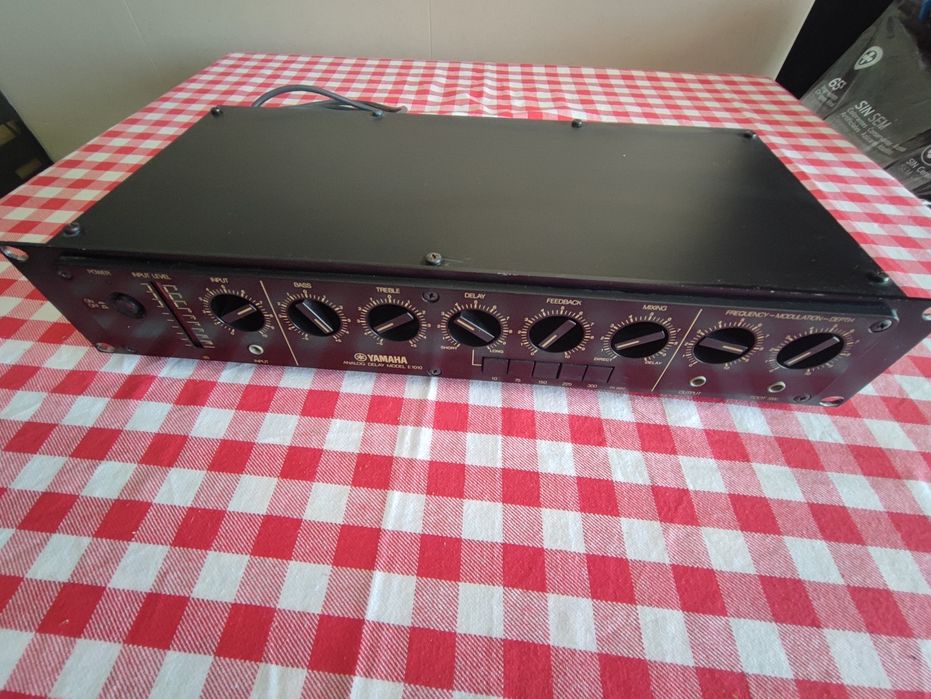 Yamaha - Analog Delay - Model E1010 São Francisco • OLX.pt