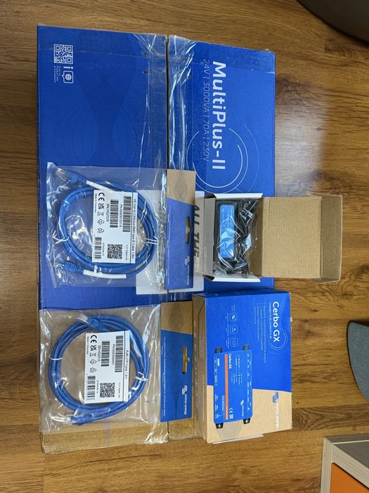Комплект Victron MultiPlus-II 24/3000/70 (230V), Cerbo GX, MK3-USB-C,кабеля.